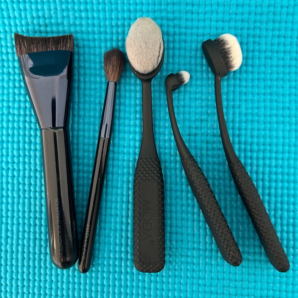 Estee Lauder & Moda Professional Makeup Brushes - Black Handles